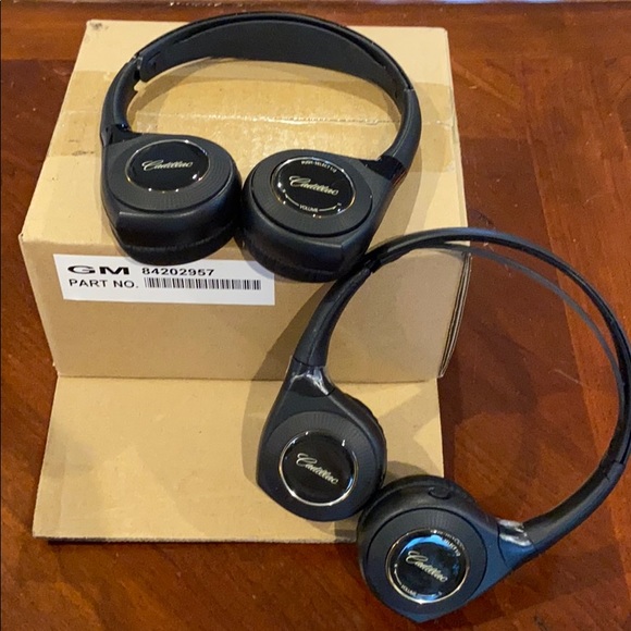 cadillac Other - Cadillac Escalade 2015 Wireless Headphones set
